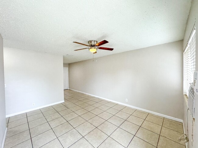 Building Photo - 1003 8th St