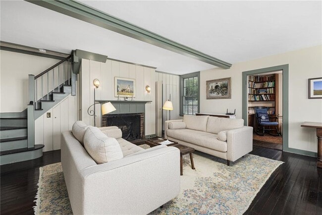 Primary Photo - 10 Casey Ct