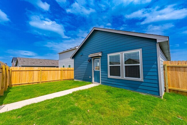 Building Photo - Your Ultimate Modern Haven: Comfort, Style, & Convenience Await in this Meticulously Designed Ret...