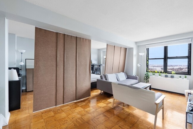 Building Photo - 201 St Pauls Ave