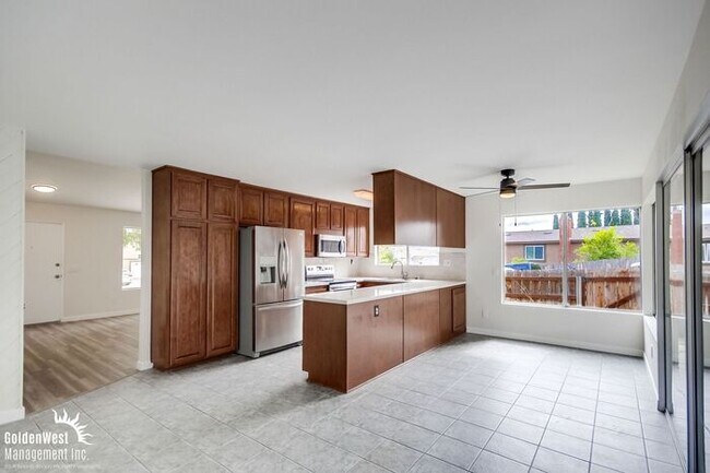 Building Photo - Charming 4Bdm 2Ba Home and Private Patio i...