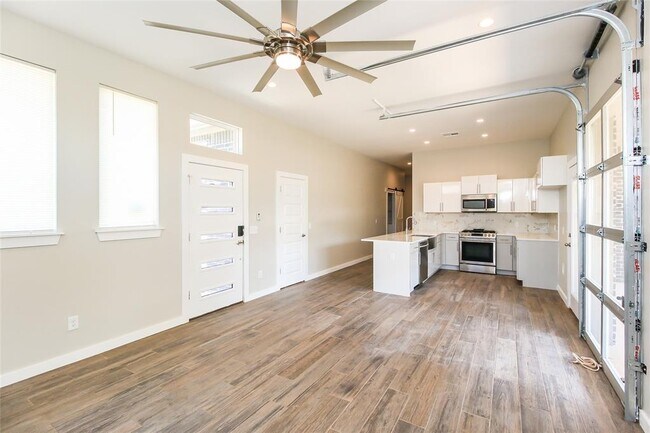 Building Photo - 11319 Paradise Out Ln