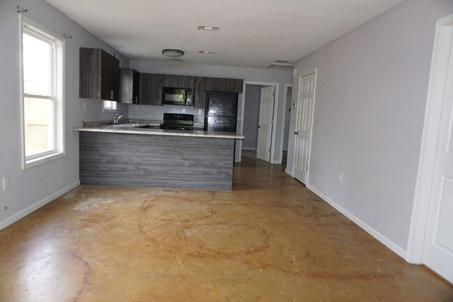 Building Photo - 314 SW 3rd St