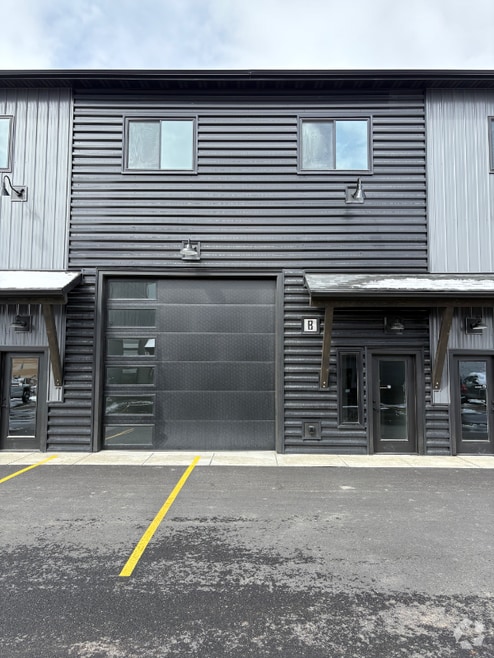 Building Photo - 205 Fletching Way