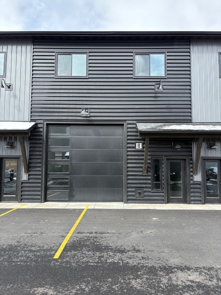 Primary Photo - 205 Fletching Way