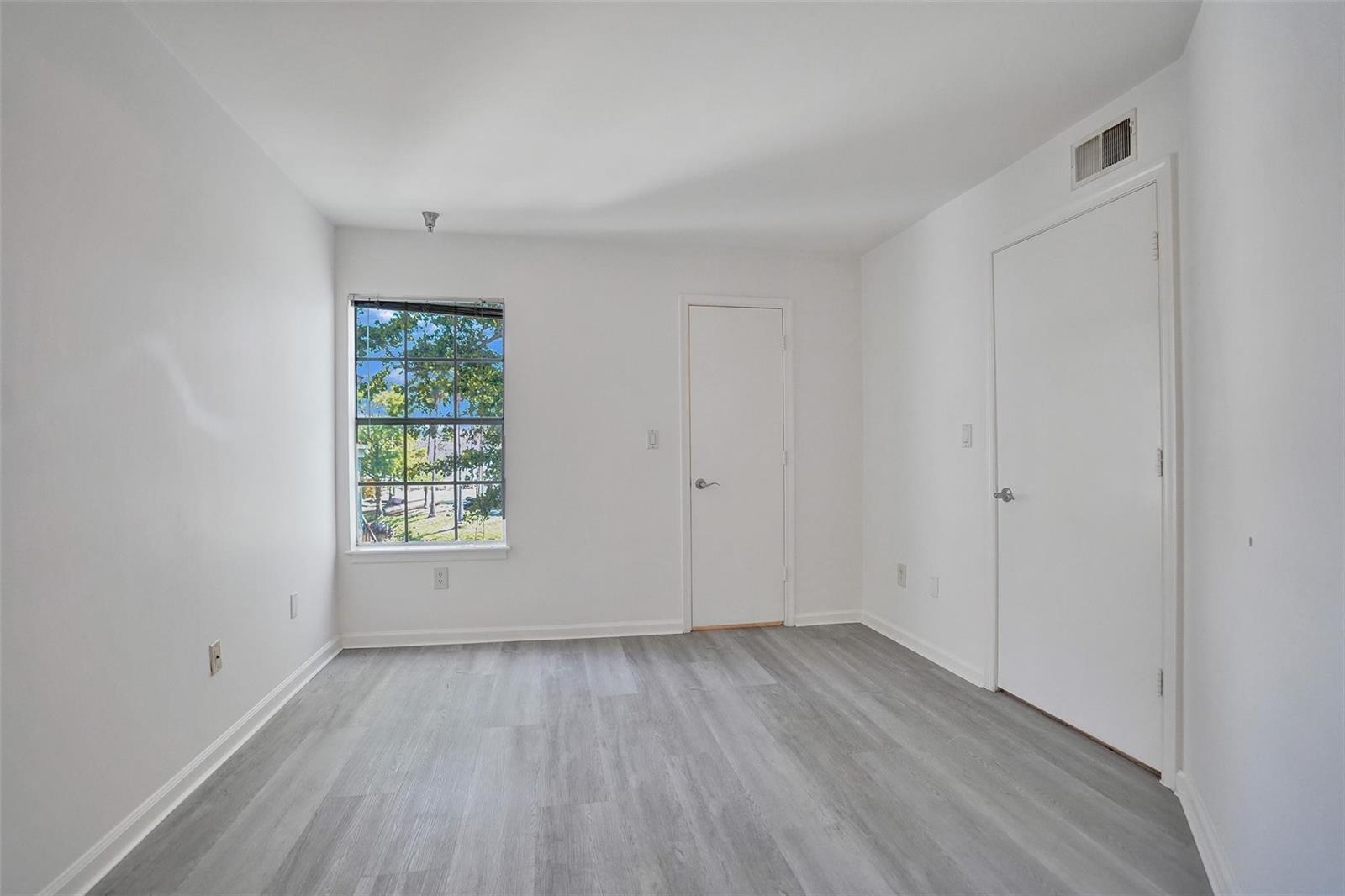 Building Photo - 1030 Crystal Way