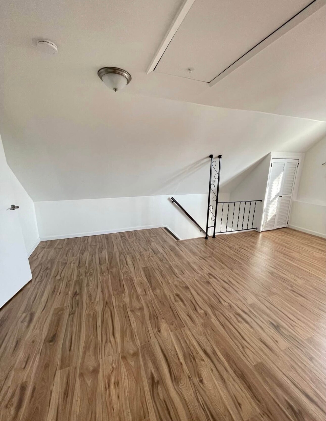 Building Photo - 67 Kossuth St