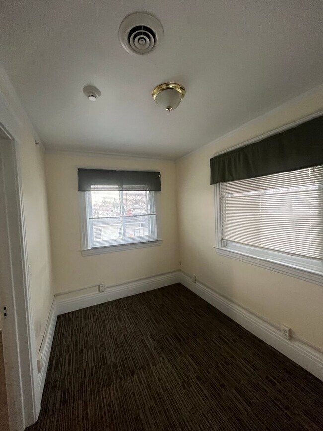 Building Photo - 2729 Dewey Ave