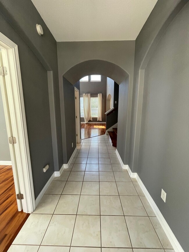 Building Photo - 10312 Yellowstone Dr