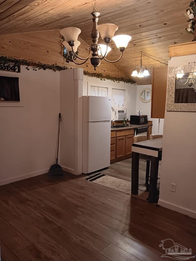 Building Photo - 612 Rentz Ave