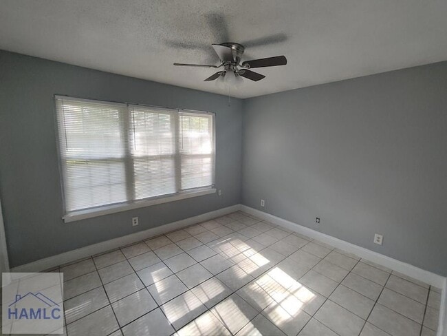 Building Photo - 1007 Live Oak Dr