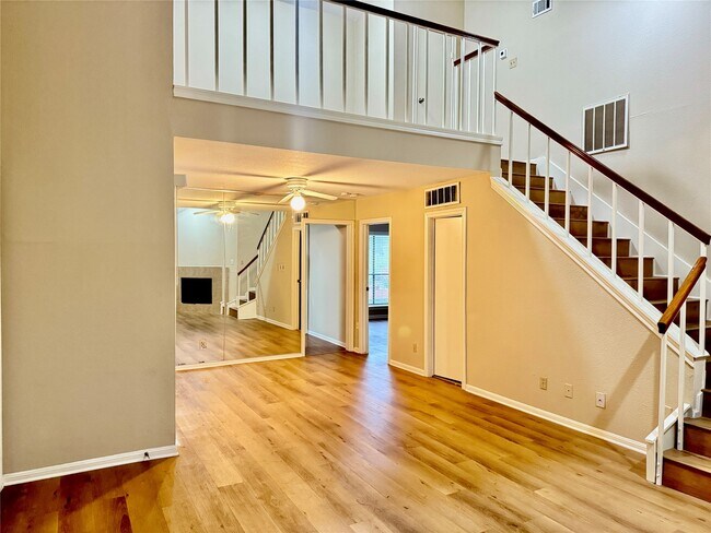 Building Photo - 3100 Walnut Bend Ln