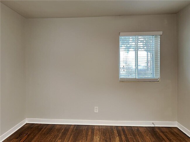 Building Photo - 880 N Highland Ave NE