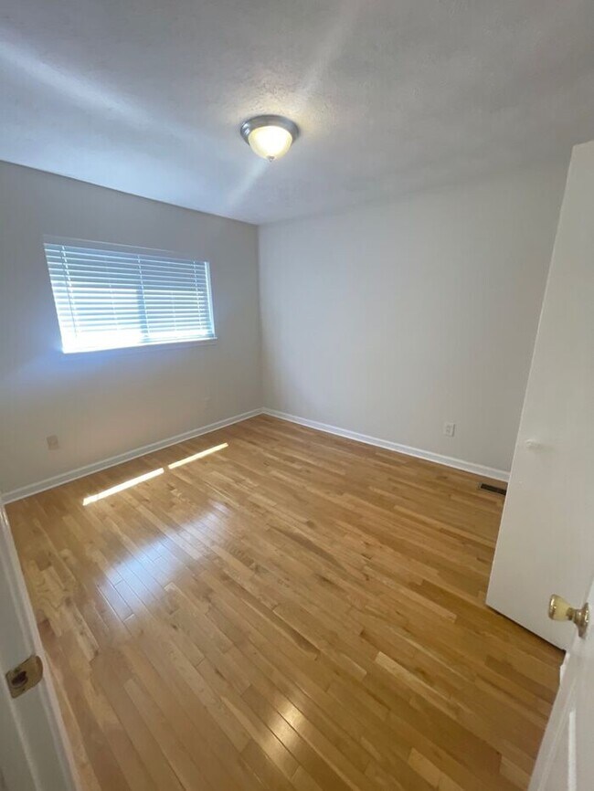 Building Photo - 18 Country Pl Ct