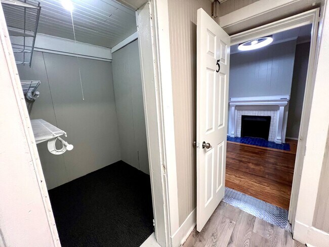 Building Photo - 259-261 N. Dithridge Street (Full Service)