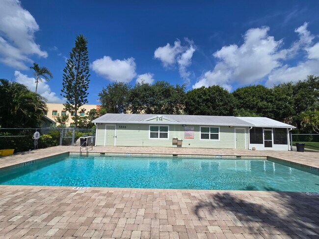 Building Photo - 1530 Royal Forest Ct