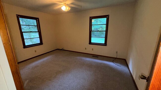 Building Photo - Antioch House - 2 bedrooms , 1.5 bathroom