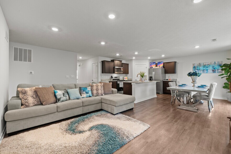 Building Photo - 5969 Hollett Dr S