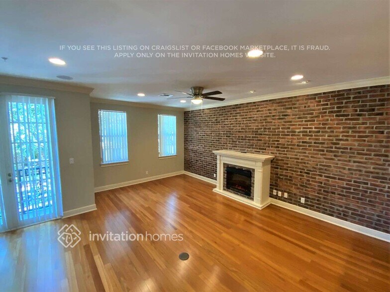 Building Photo - 1018 E Heritage Club Cir