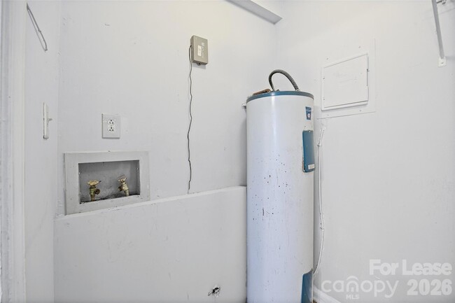 Building Photo - 7906 Oak Meadow Ct