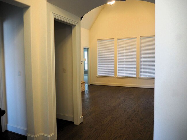 Building Photo - 2007 Greenvine Cir