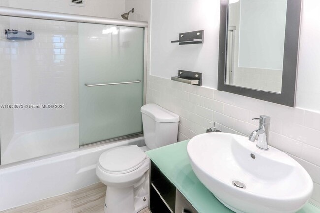 Building Photo - 999 Brickell Bay Dr