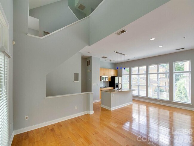 Building Photo - 927 Garden District Dr