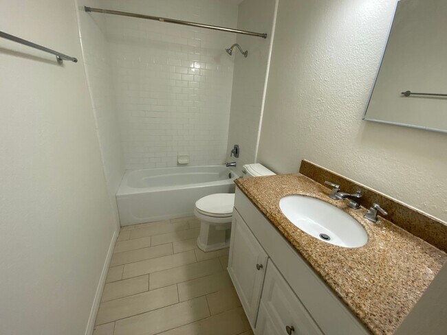 Building Photo - West Lancaster Pool Home