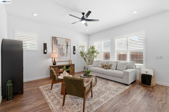 Building Photo - 1550 Plumas Dr