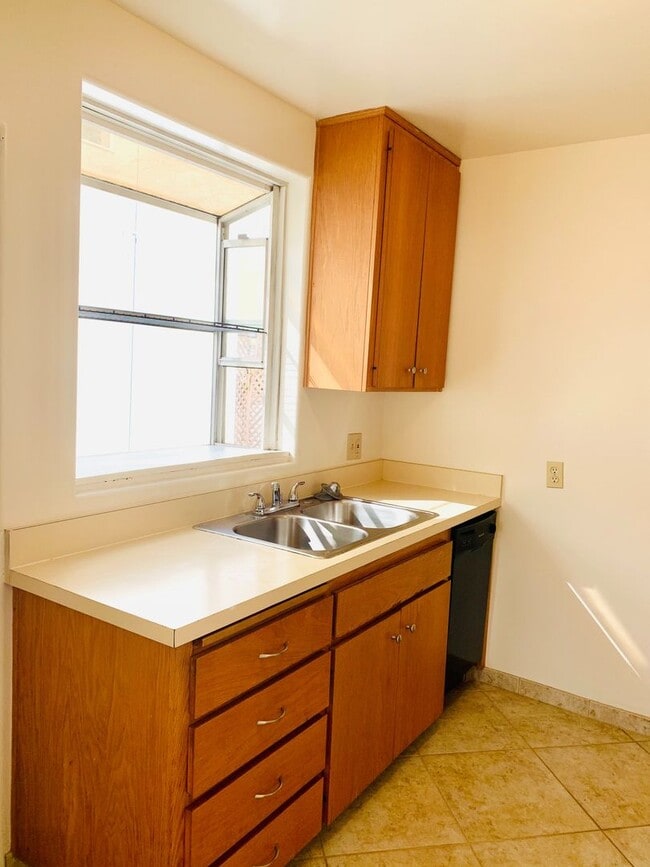 Building Photo - BEAUTIFUL 2BD/1BA CONDO IN CROWN POINT! W/ GARAGE & LAUNDRY! $3,595/mo