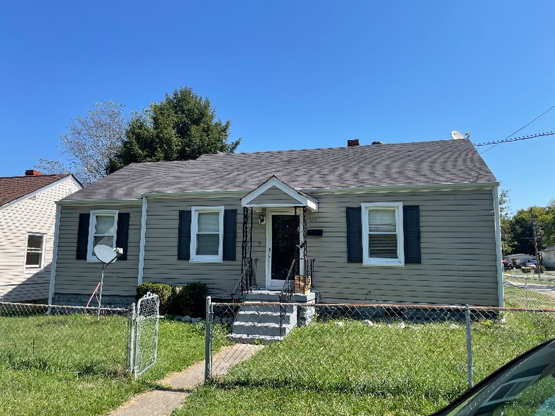 Primary Photo - 129 Seaboard St