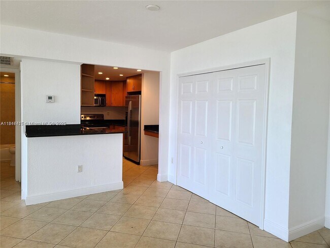 Building Photo - 10350 W Bay Harbor Dr