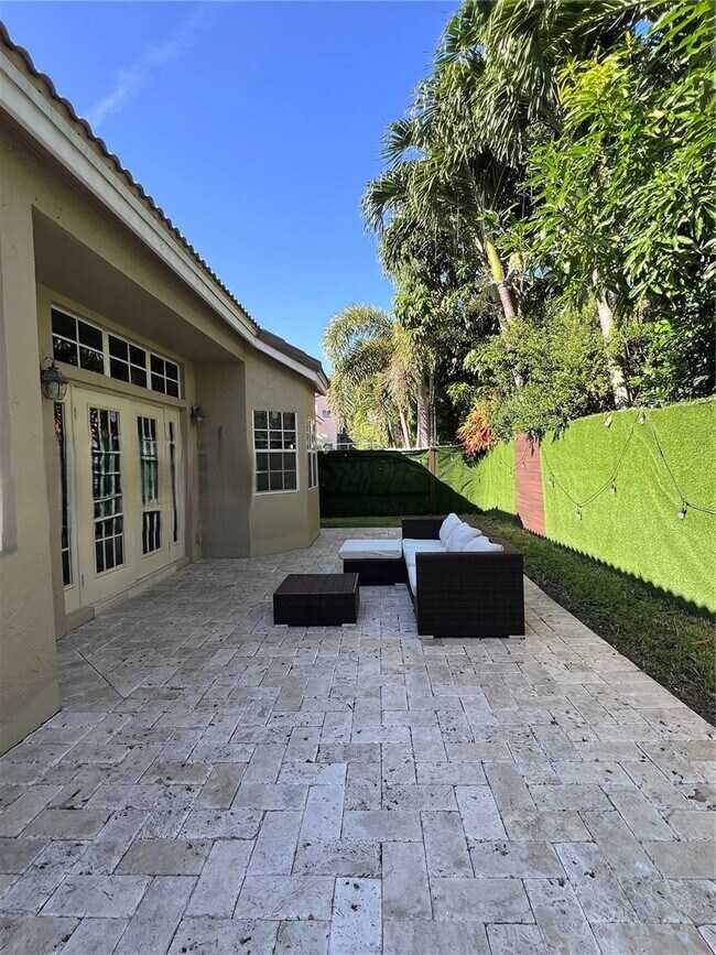 Building Photo - 1371 Bayview Cir