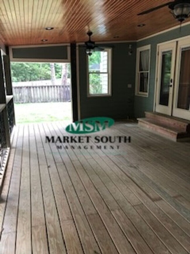 Building Photo - SOUTHBRIDGE BEAUTY- AVAILABLE NOW!