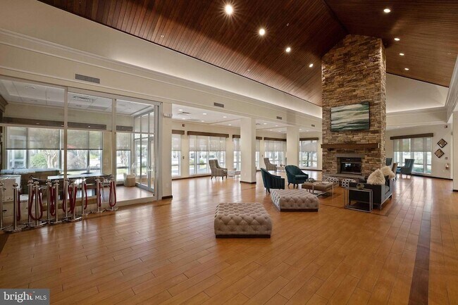 Building Photo - 700 Orchard Overlook Orch