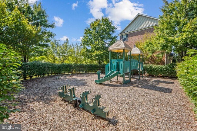 Building Photo - 23404 Rainbow Arch Dr