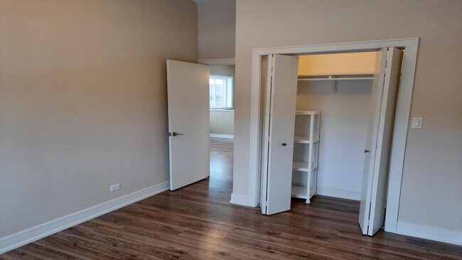 Building Photo - Elevate Your Lifestyle, Stunning 3-Bedroom Loft in Evanston