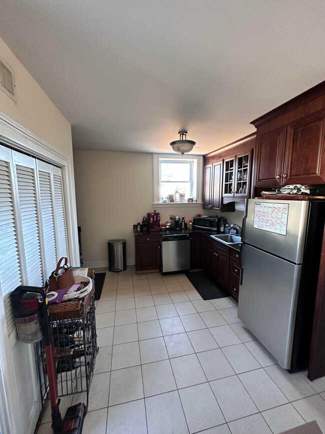 Building Photo - 2975 Whitney Ave