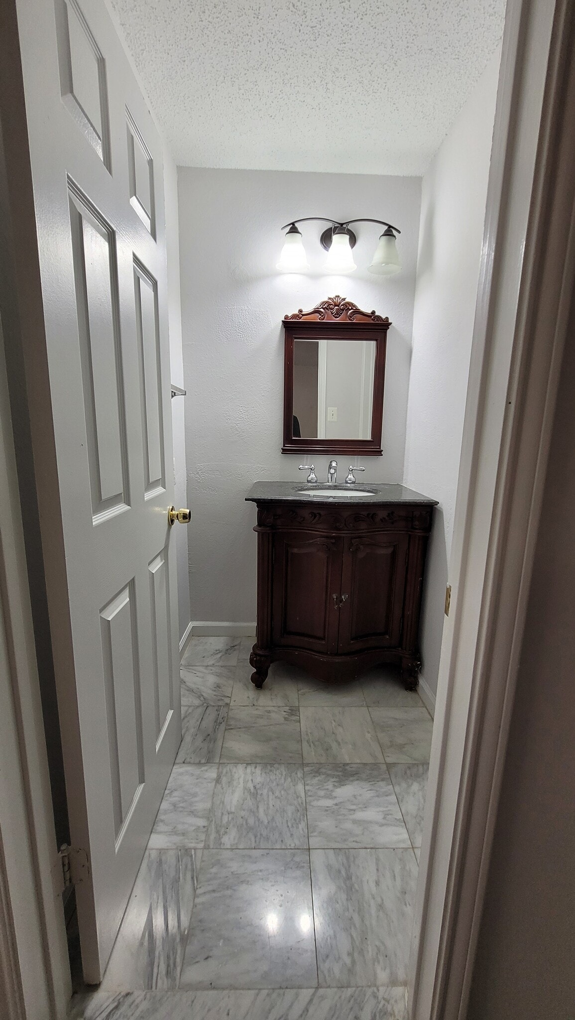 Master Bathroom Vanity - 1509 Lincoln Way