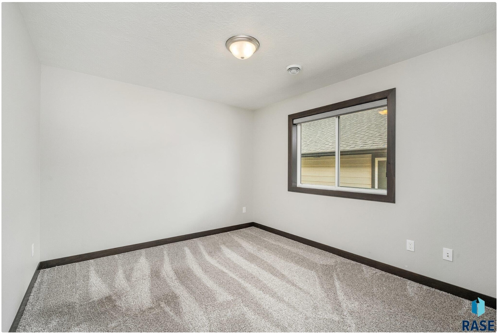 Building Photo - 4612 W 34th St N