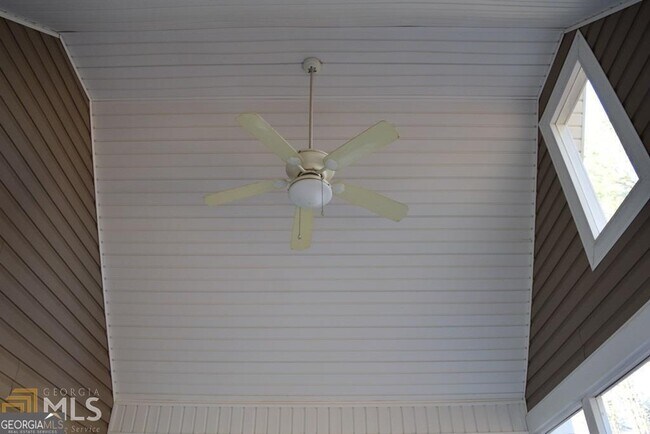 Building Photo - 45 Greenview Dr