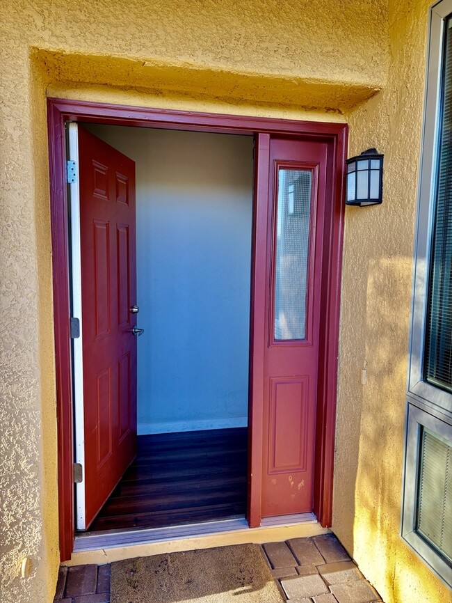 Building Photo - Two bedroom with Community Pool