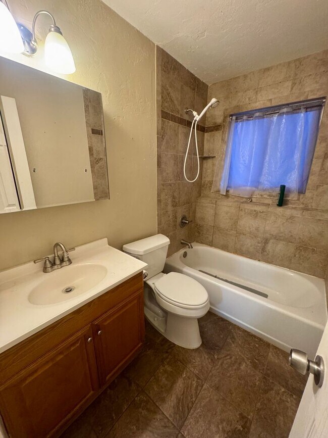 Building Photo - Cree