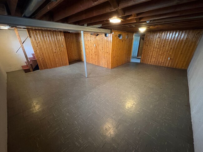 Building Photo - 1231 Hoyt Dr