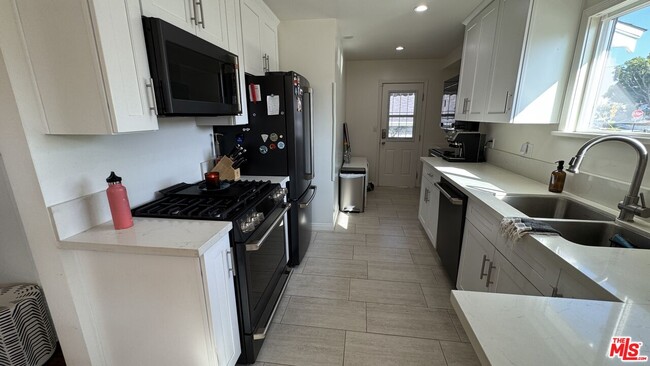Building Photo - 1442 Ellsmere Ave