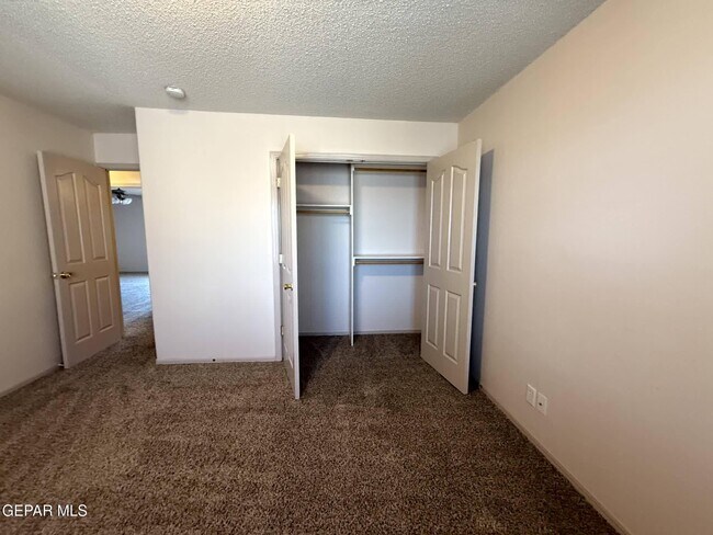 Building Photo - 317 Zenith Dr