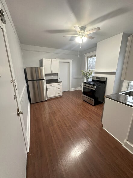 Building Photo - 7 Woodland Ave