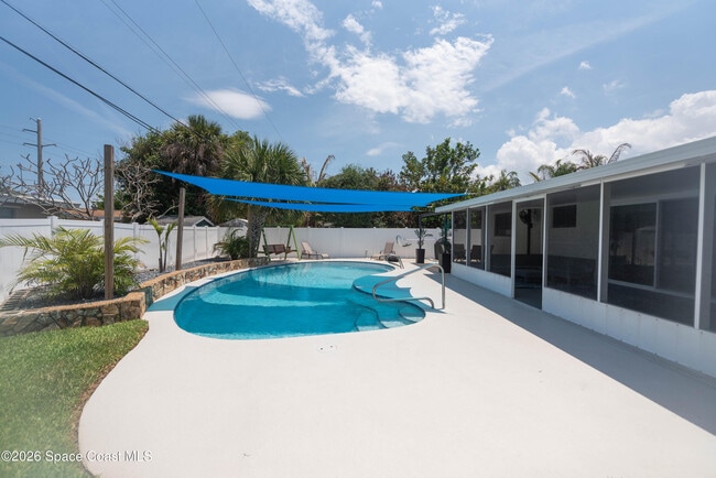 Building Photo - 347 S Lakeside Dr