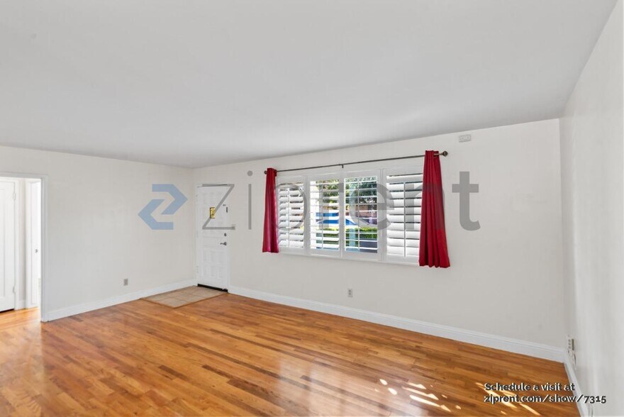 Building Photo - 3534 E Hills Dr