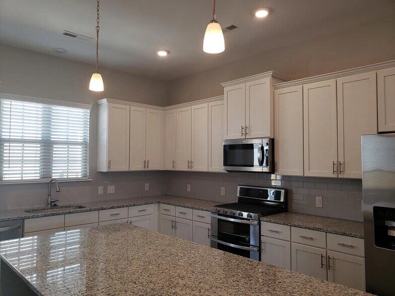 Building Photo - Room in Townhome on Whitby Moore St